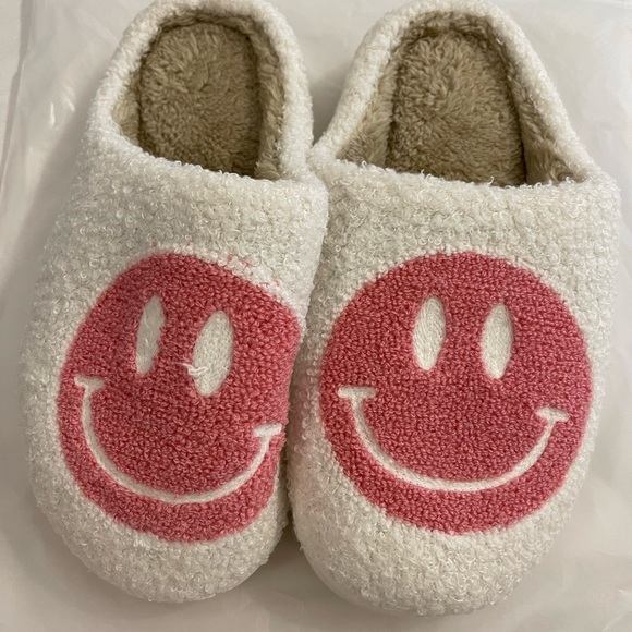 Comfy Pink Smiley Face Slippers - Picture 4 of 6